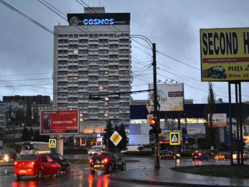 Cosmos Hotel Chisinau Exterior photo