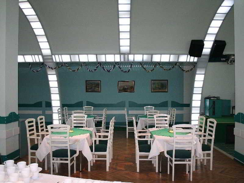 Cosmos Hotel Chisinau Exterior photo