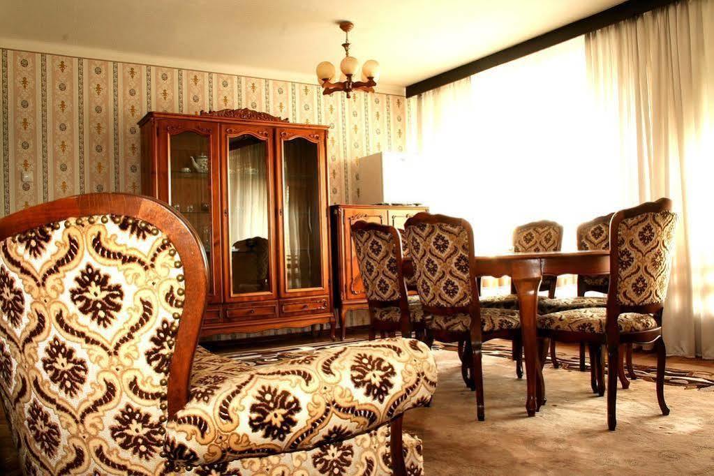 Cosmos Hotel Chisinau Exterior photo